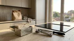 10 abitudini in cucina che abbiamo quasi dimenticato (e cosa racconta questo cambiamento di noi)