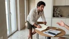 La curiosità che cambia tutto: la frase di Locke sulle domande “scomode”