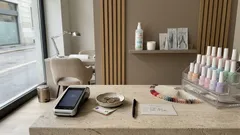 Mancia al salone unghie: la regola semplice per non sentirsi in imbarazzo alla cassa