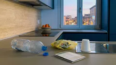 Tappo della bottiglia: va tolto o riavvitato? La piccola regola che aiuta davvero il riciclo