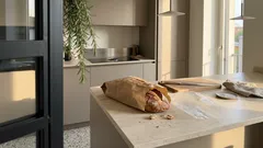 Sacchetto marrone del pane: perché al supermercato usano la carta (e cosa cambia per crosta e mollica a casa)