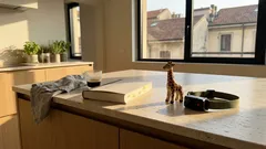 Le giraffe dormono pochissimo: ecco come riescono a riposare davvero